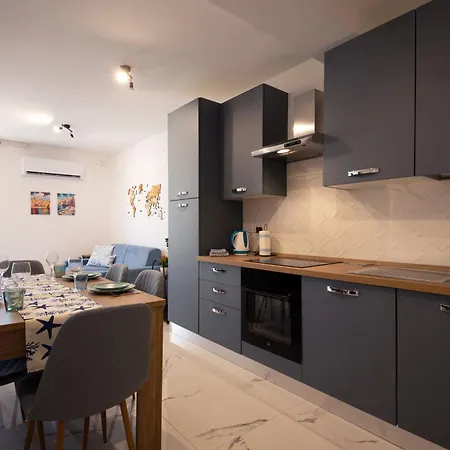 Charming & Modern 2 Bedroom Dvas1-1 *