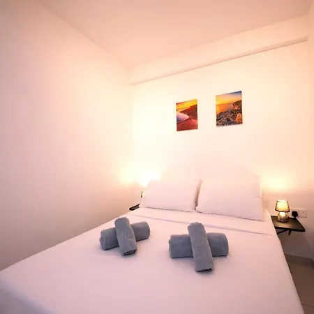 Apartment Charming & Modern 2 Bedroom Dvas1-1