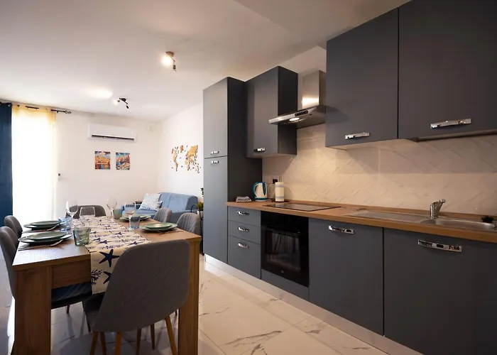 Charming & Modern 2 Bedroom Dvas1-1 *