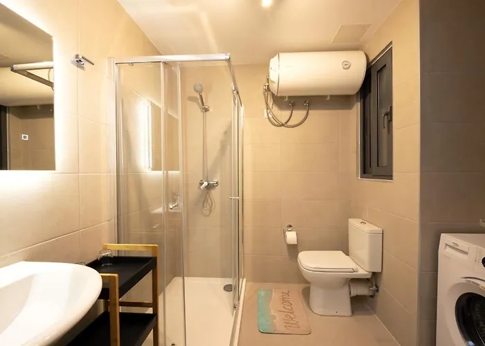 Charming & Modern 2 Bedroom Dvas1-1