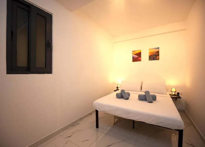 Charming & Modern 2 Bedroom Dvas1-1 *